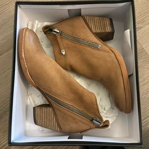 Brand New Dolce Vita Jaeger Booties in Teak Brown - size 6, Never worn